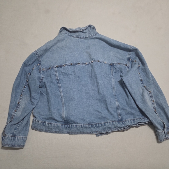 Universal Thread Light Blue Jean Jacket - Picture 8 of 10